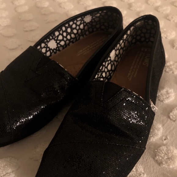 LIKE NEW TOMS | Black Glittered Toms Slip-on Shoes - Picture 3 of 6